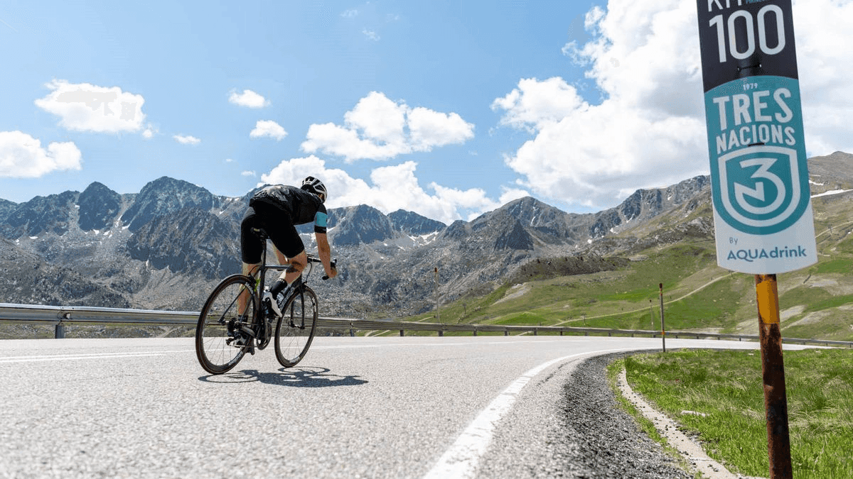 Peloton racing through the Pyrénées between three countries during 3 Nacions from Puigcerdà