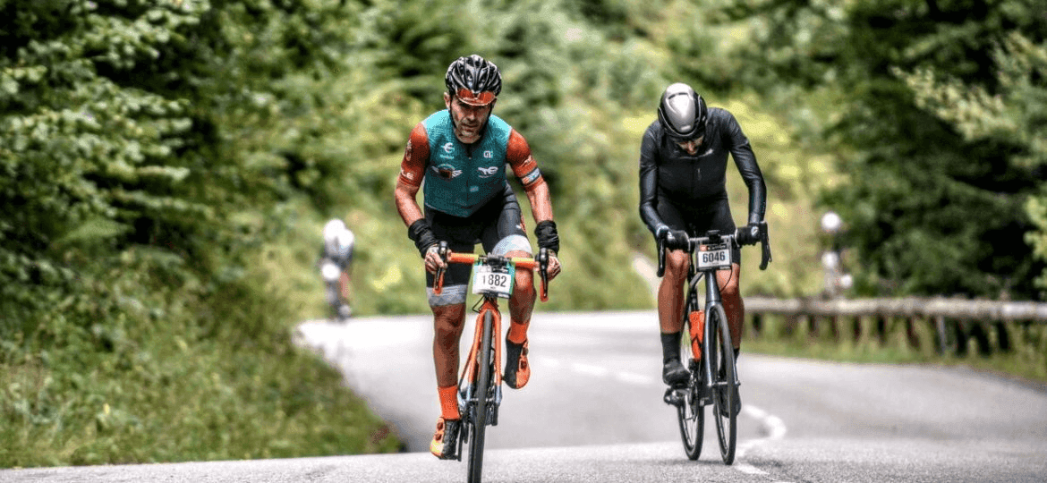 Cyclists climbing the Cotefablo pass during the Treparriscos in the Aragonese Pyrénées